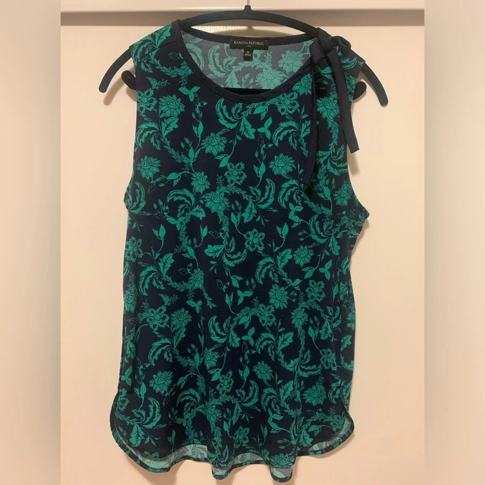 Banana Republic Sleeveless Blouse